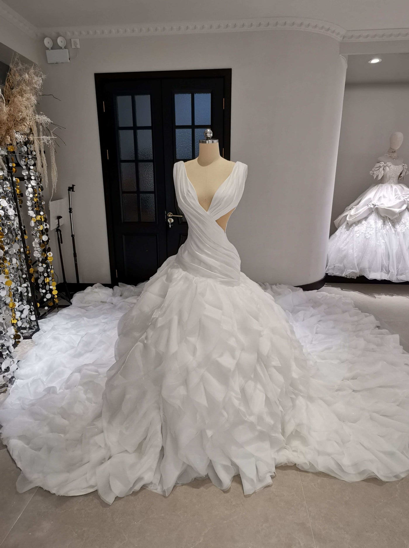 Luxury Rhinestone Ruffle Crystal Wedding Gown 2